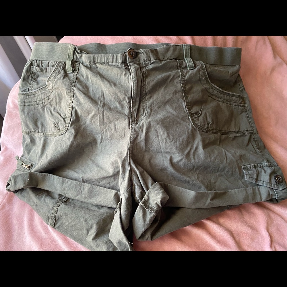 Army green Maurices shorts.
